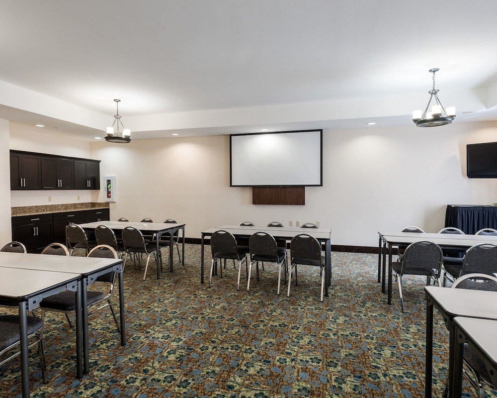 Comfort Suites Oil Center 42/60