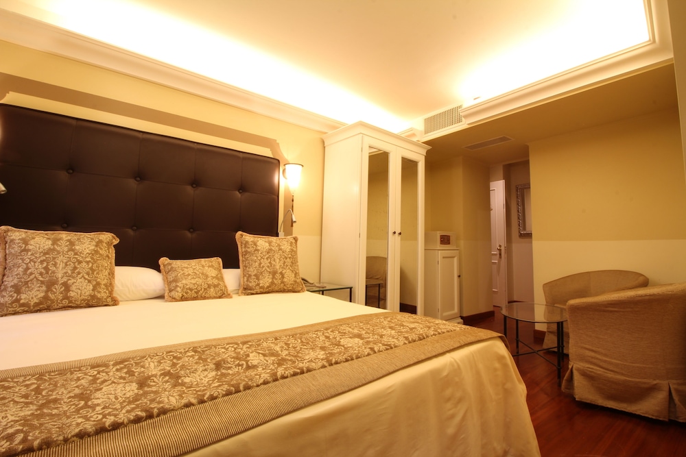 ECONOMY, GROUND FLOOR