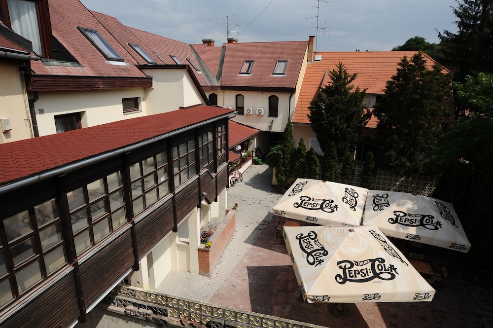 Minaret Hotel 2/50