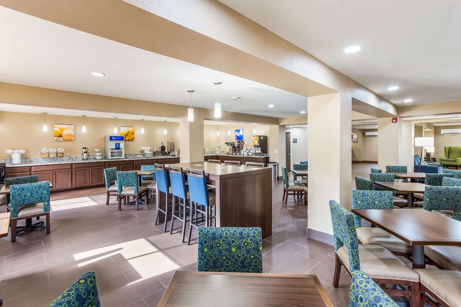 Comfort Inn Charleston South Charleston, WV 17/22