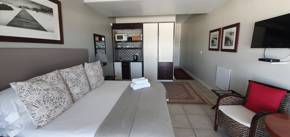 Brenton On Rocks Luxury Guest House 75/97