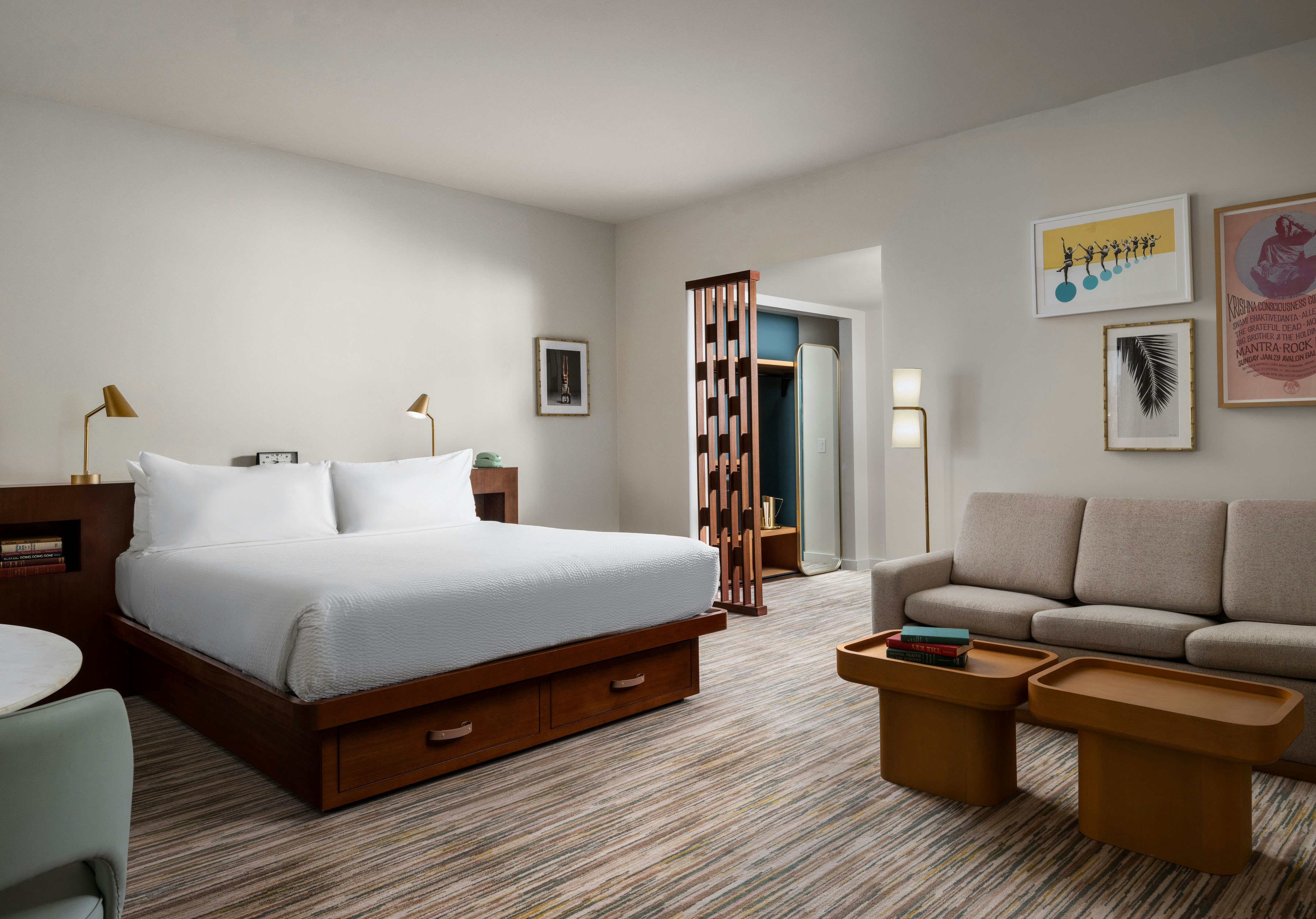 ROOM, KING BED, SOFA