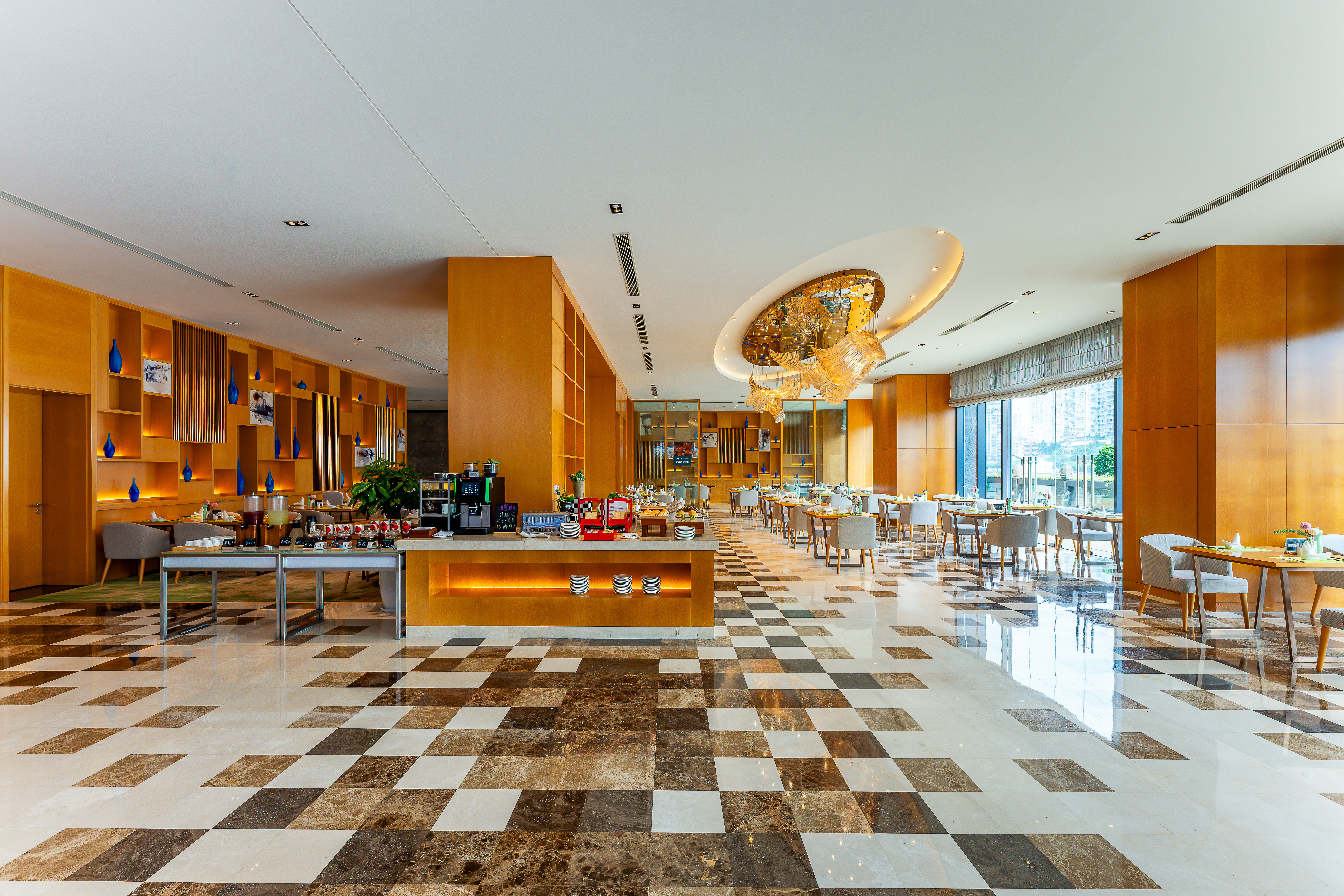 Holiday Inn Neijiang Riverside 10/81