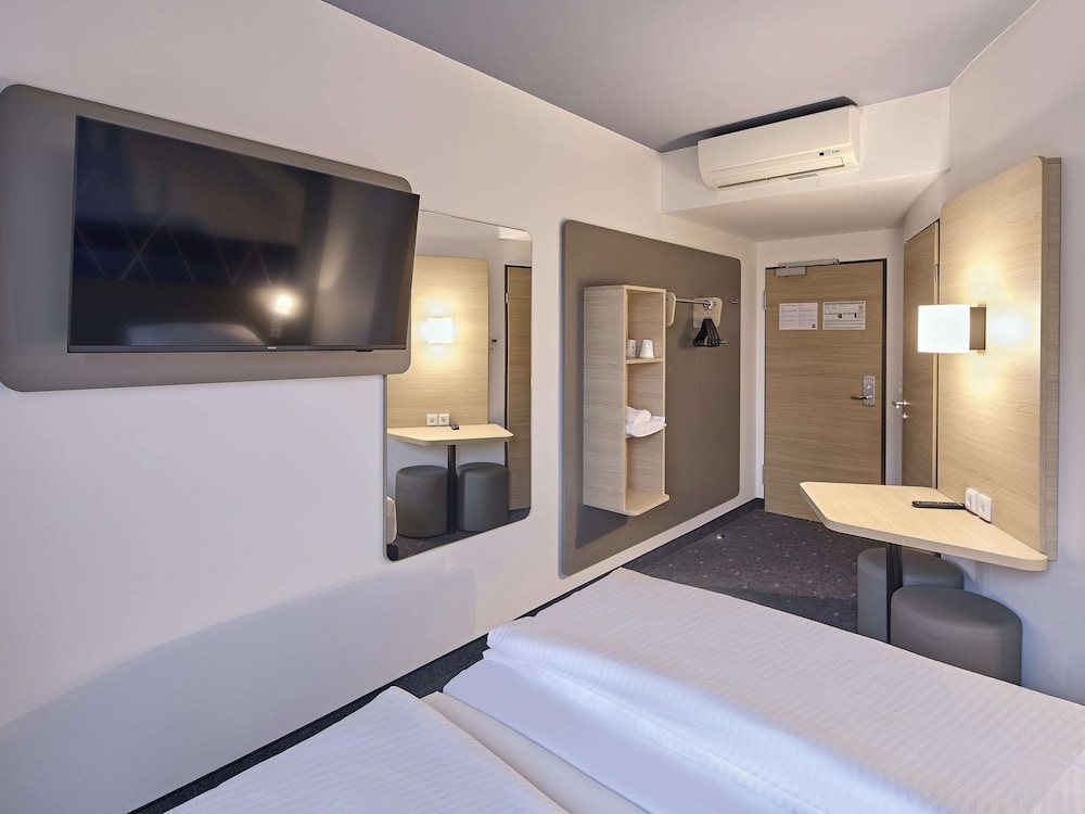 ROOM, TWIN BEDS