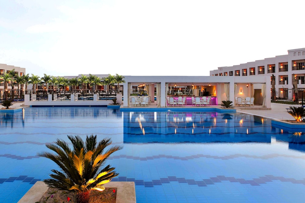 Jaz Crystal, Almaza Bay