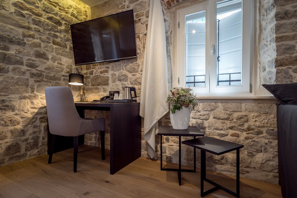 Murum Boutique Hotel 49/54