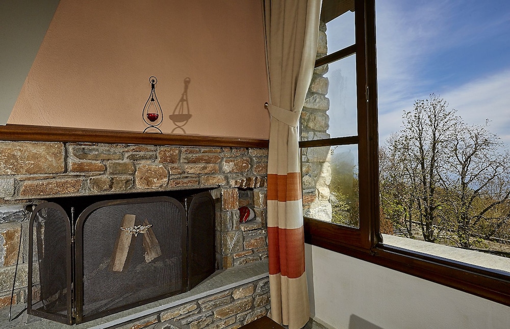 Atrapos Hotel 5/50