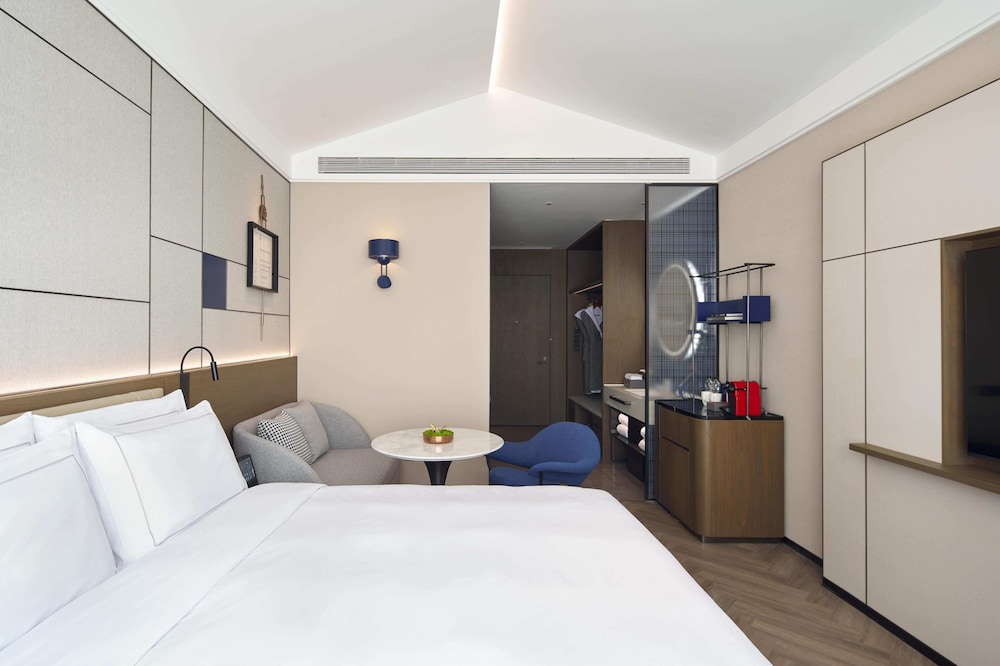 Standard, Single, King Bed