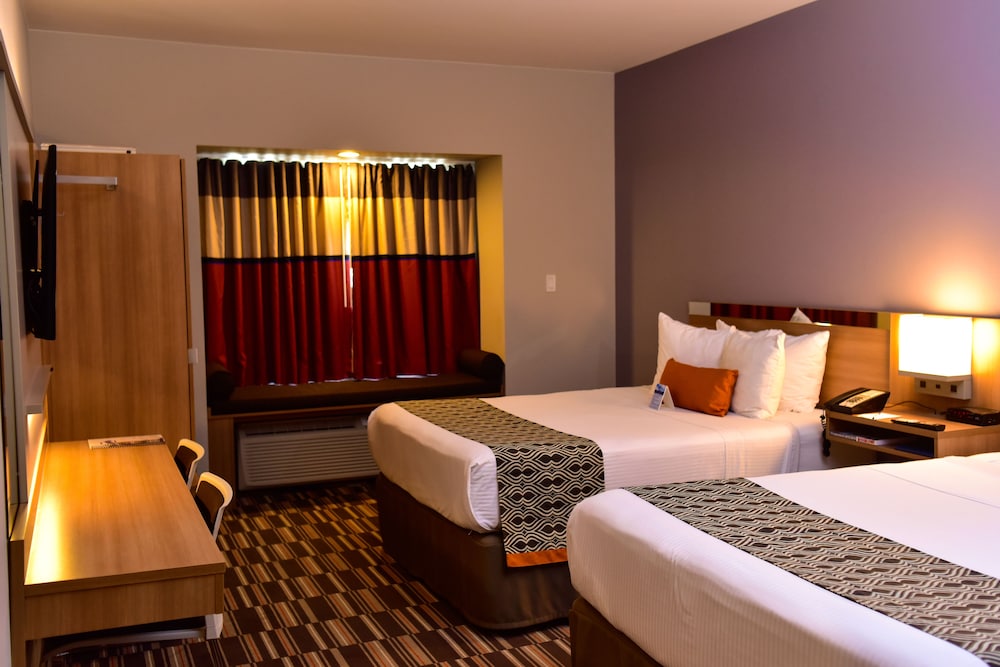 Microtel Inn & Suites By Wyndham Cuauhtemoc 7/40