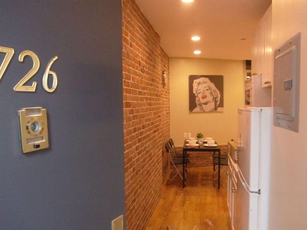 Studios Midtown Manhattan 5/50