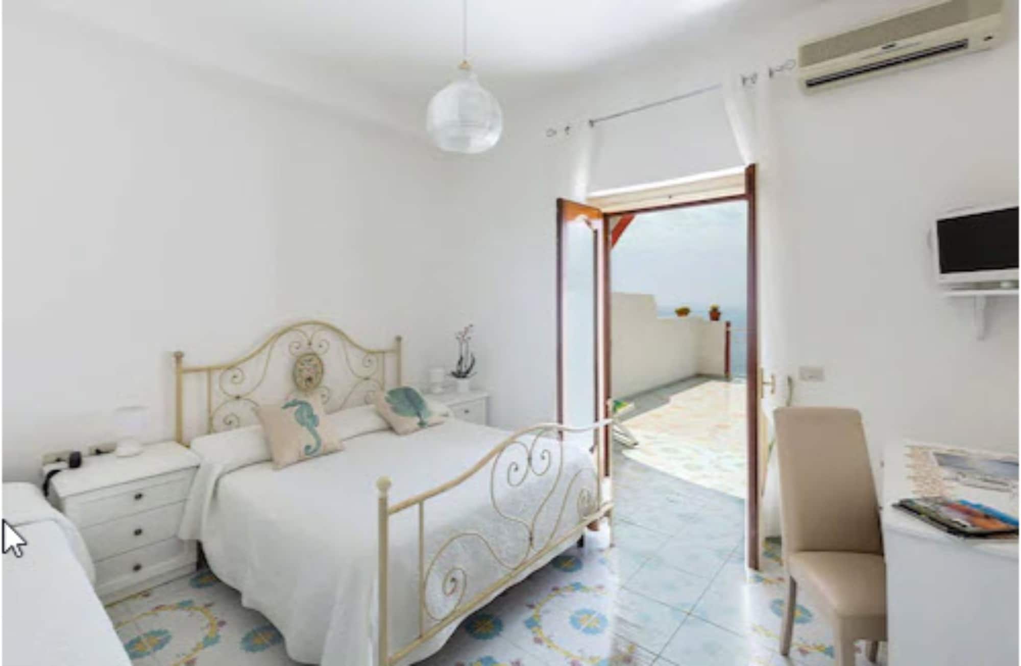 غرفة أساسية ثلاثية بسرير مزدوج وسرير فردي بإطلالة على البحر، Villa Bellavista 3/6
