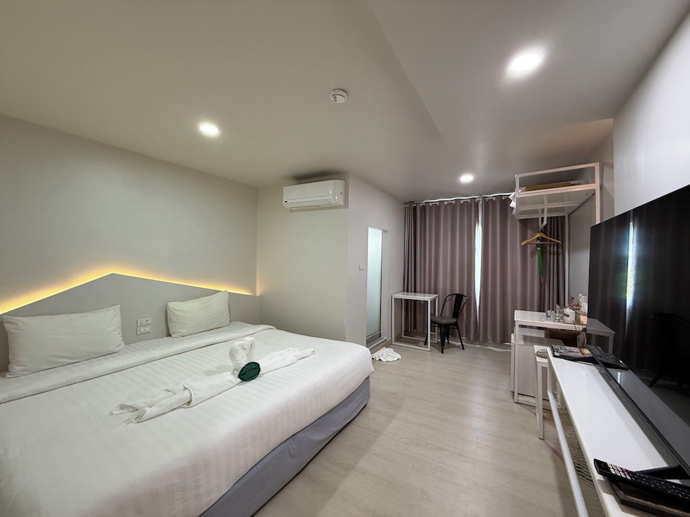 DELUXE, DOUBLE BED