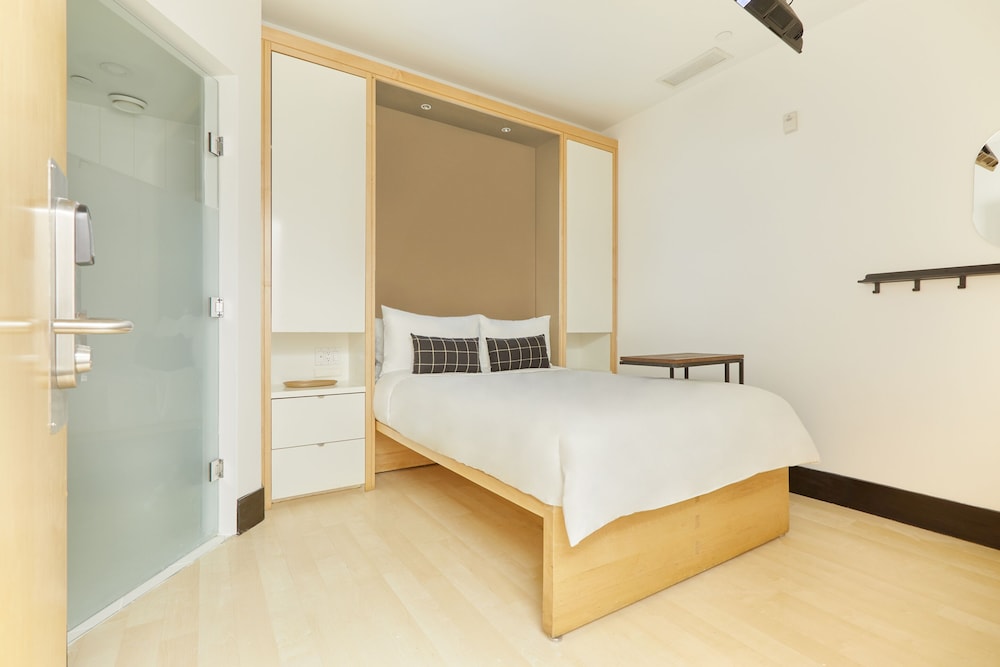 The Beverley Hotel 27/60