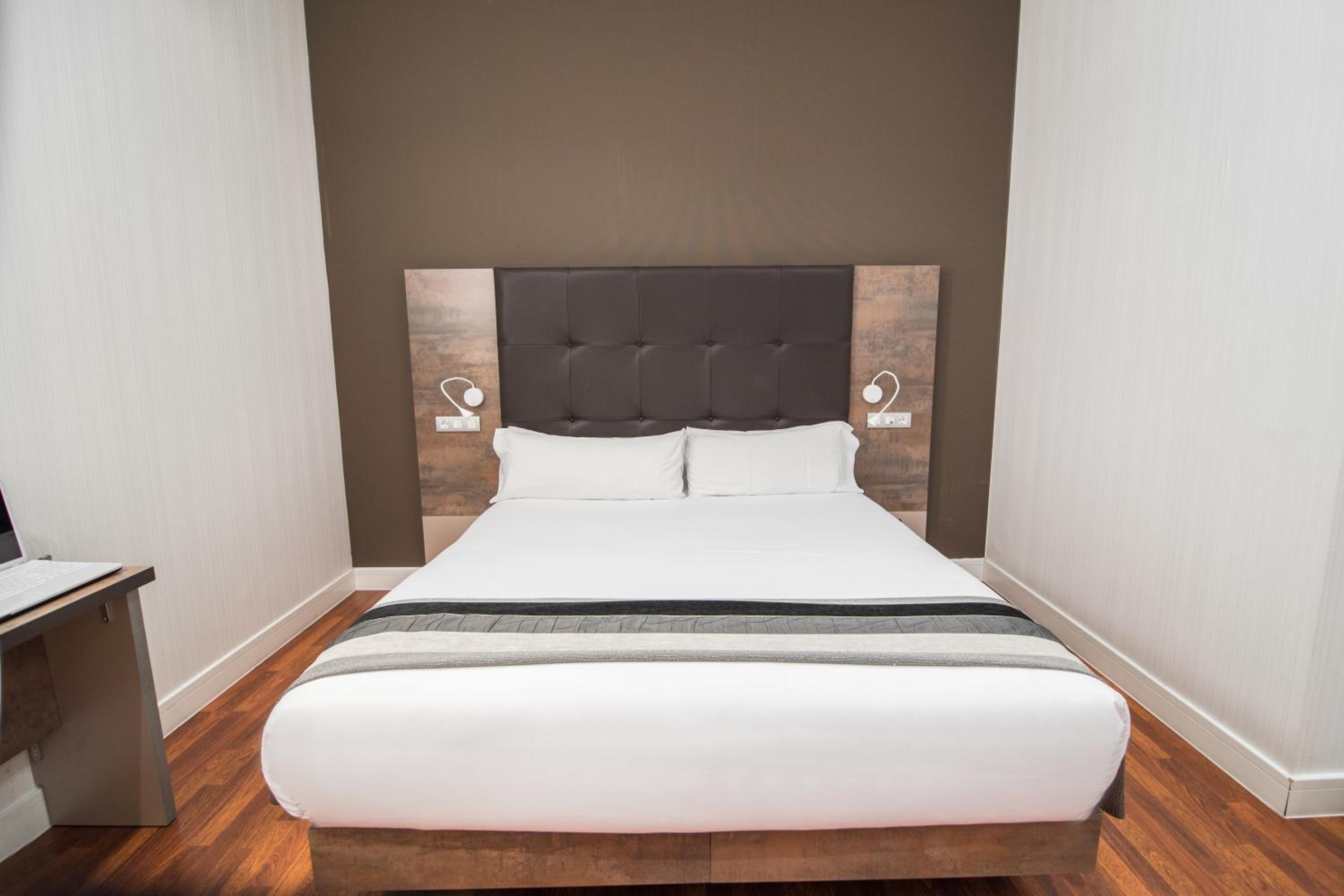 Room, Sextuple