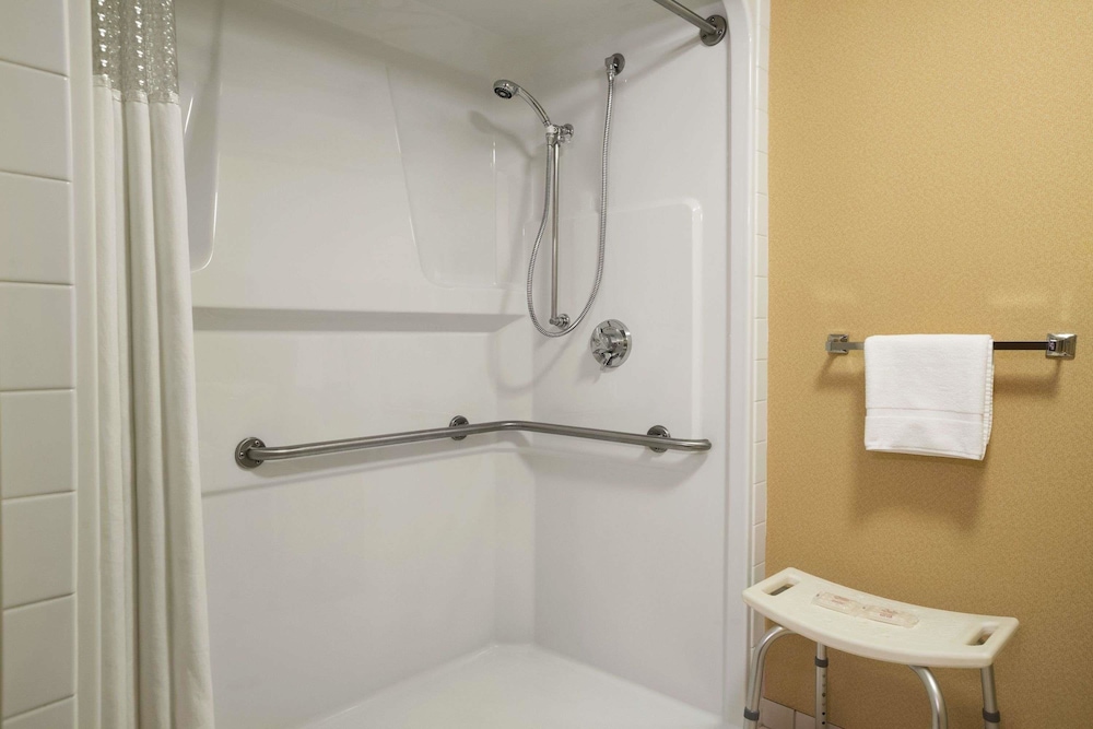 Ramada By Wyndham Surrey/Langley 18/47