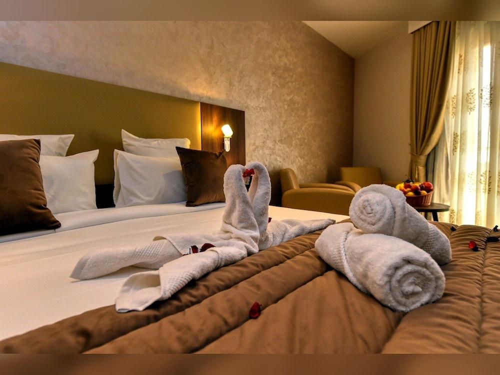 Hotel MF 12/21