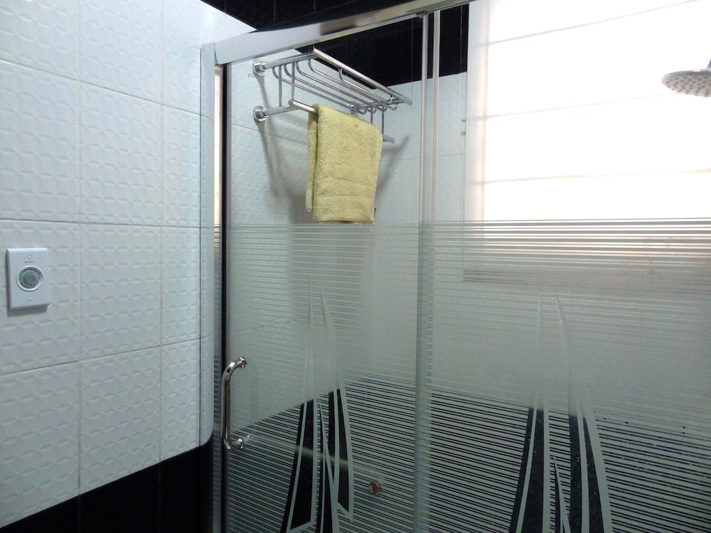 The Executive Villa Inn & Suites 32/60