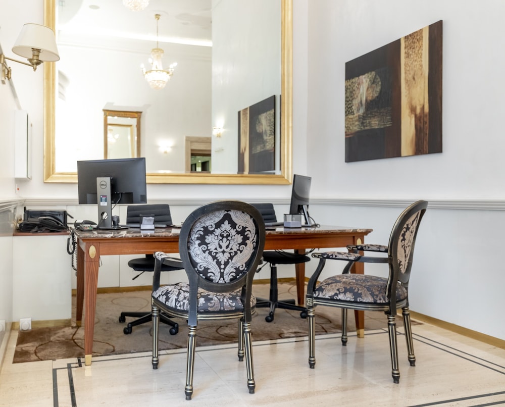 Le Premier Boutique Hotel 62/66