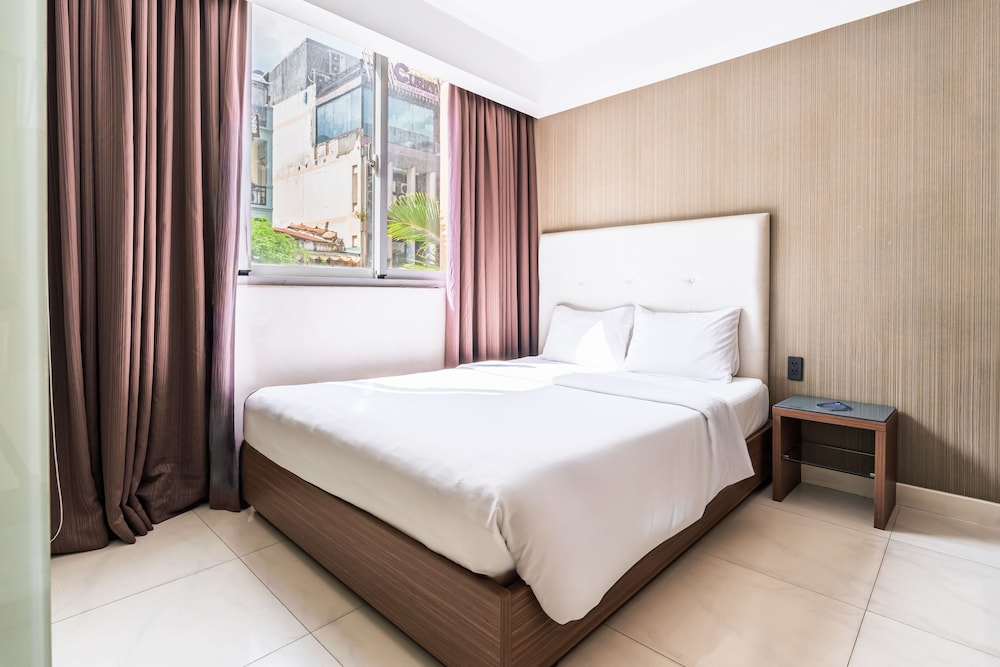 The Luxe Hotel 19/50