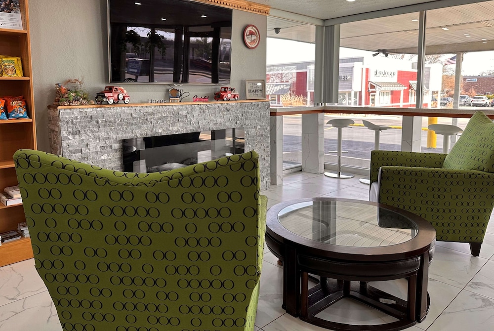 Travelodge By Wyndham Bloomington 44/62