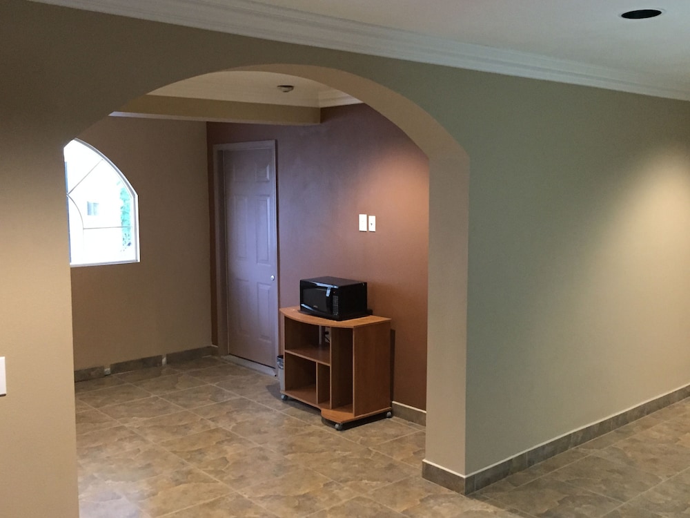 Industry Inn Amp Suites 38/60