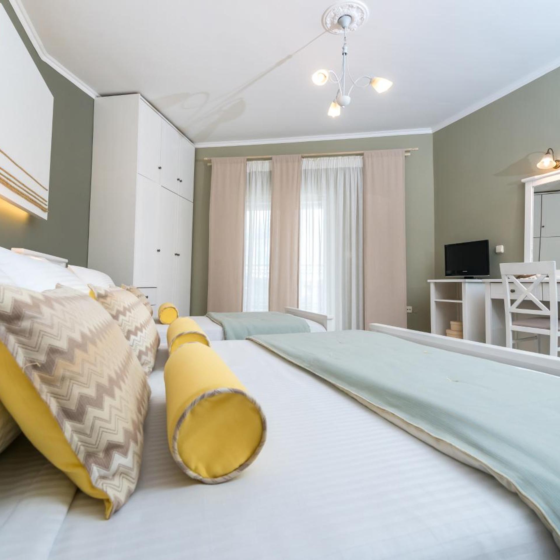 Deluxe, Triple, Garden and Pool View, Ground Floor