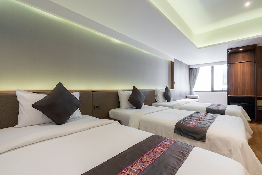 SUPERIOR, TRIPLE, 3 BEDS
