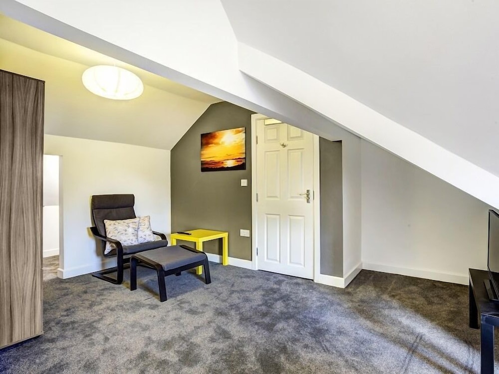Townhouse Plus @ 166 Edleston Road Crewe 1/17