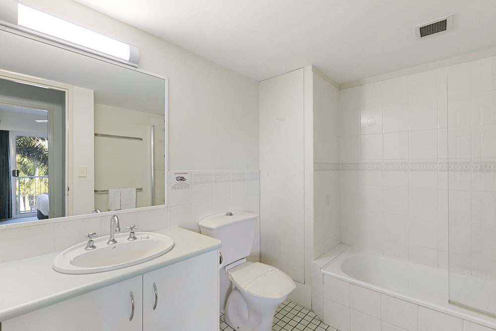 WHITE CREST LUXURY APARTMENTS 47/50