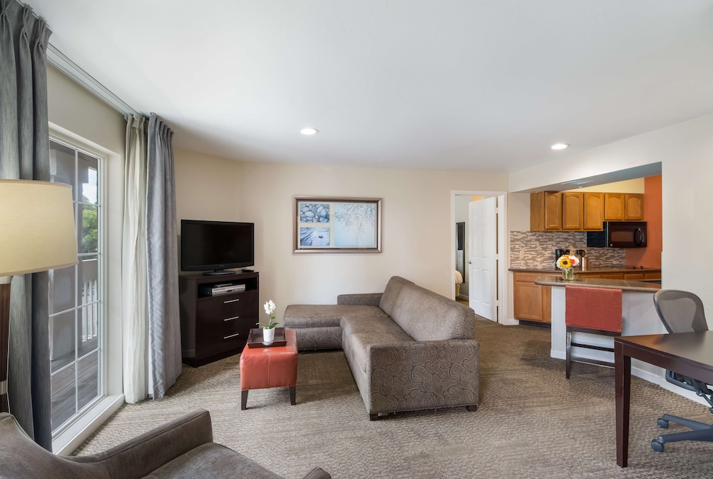 Sonesta ES Suites Torrance Redondo Beach 33/56