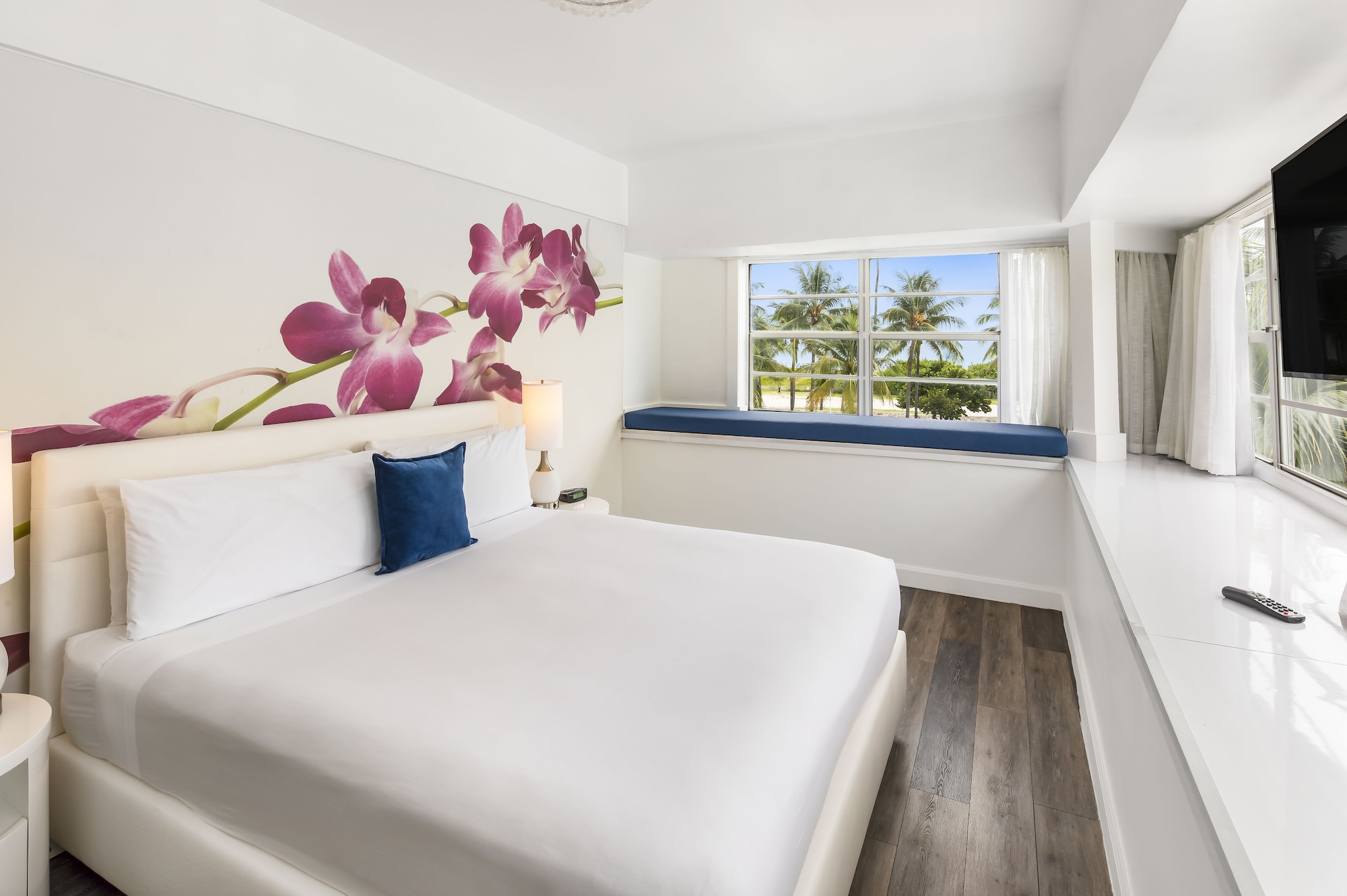 OCEAN, KING BED, CORNER
