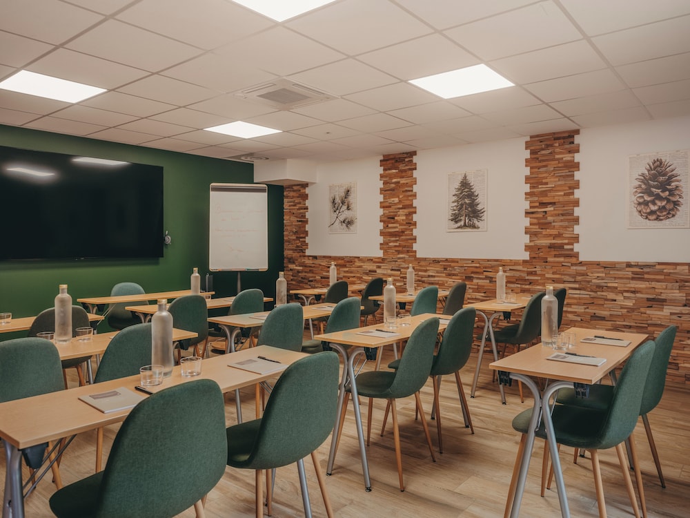 Domaine du Ferret Restaurant & Spa by Germain Collection 73/83