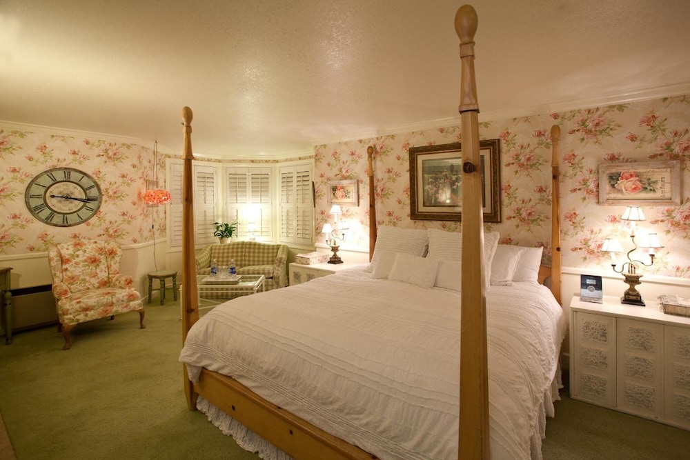 Apple Farm Inn 7/65
