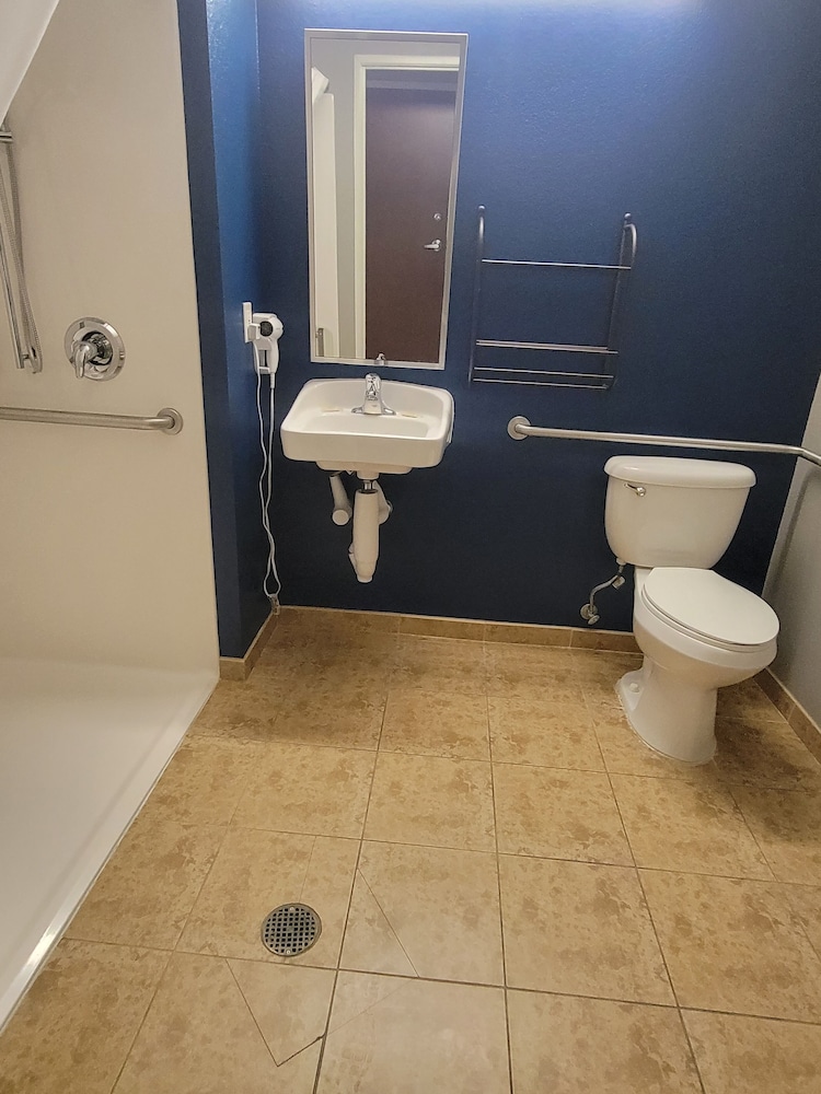 Microtel Inn Council Bluffs 50/50