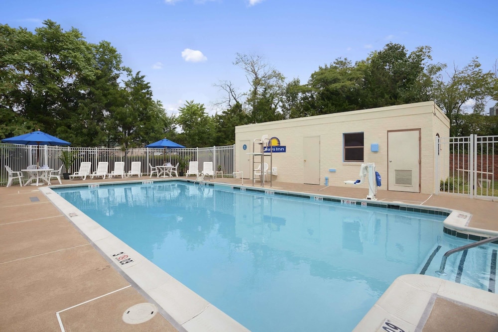 Days Inn By Wyndham Alexandria in ALEXANDRIA - VA