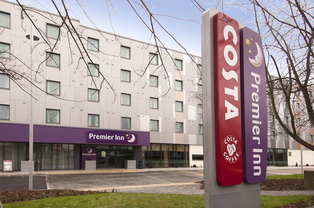 Premier Inn Heathrow Airport Terminal 5 in LONDON