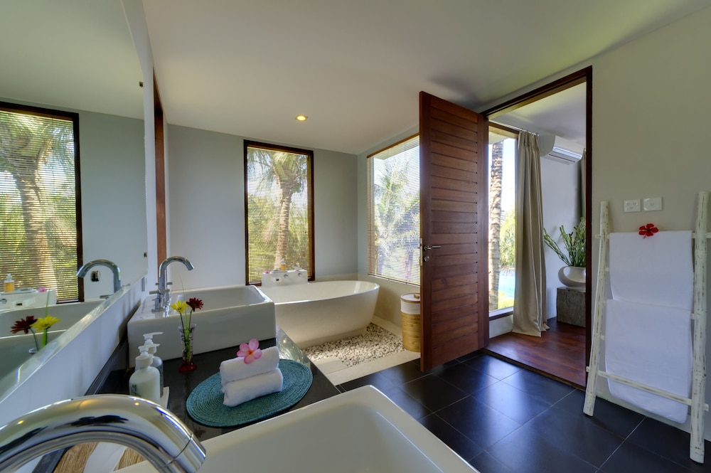 Malimbu Cliff Villa 41/56