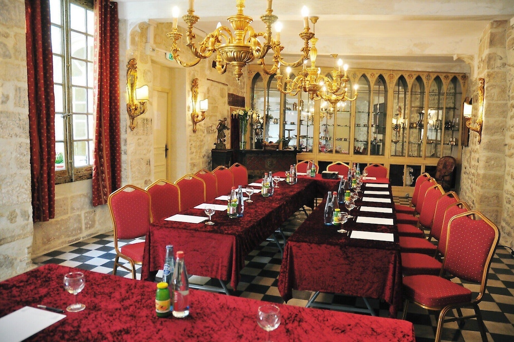 Hotel du Palais des Papes 27/35
