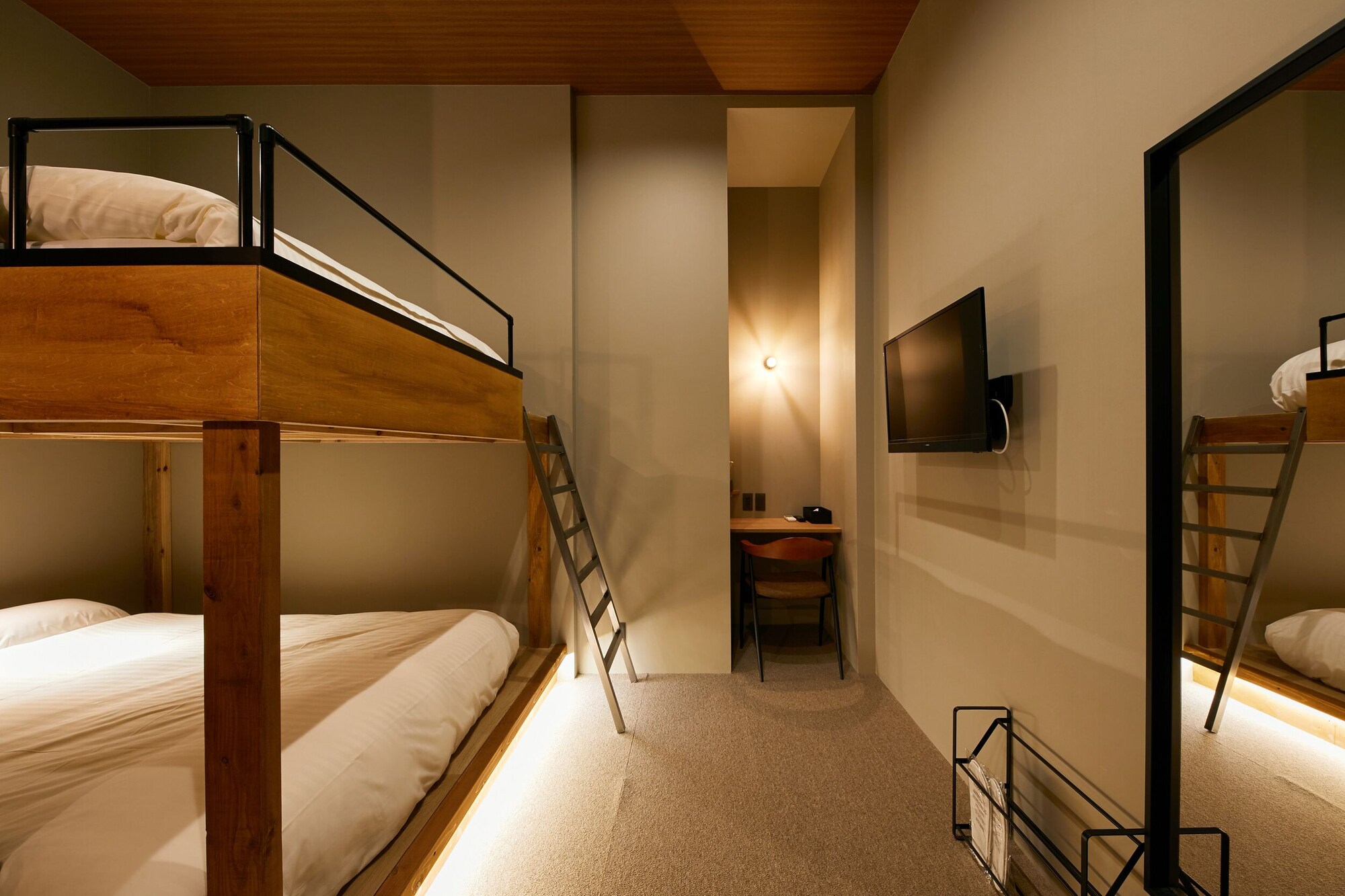 STANDARD, 2 DOUBLE BEDS