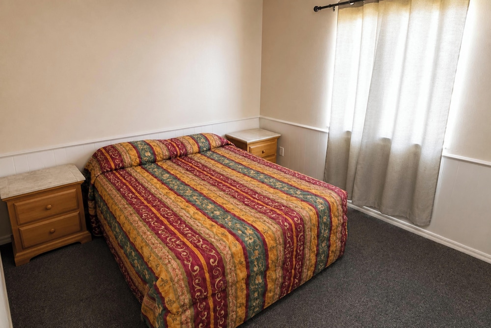 Sands Inn & Suites Lake Havasu City 35/60