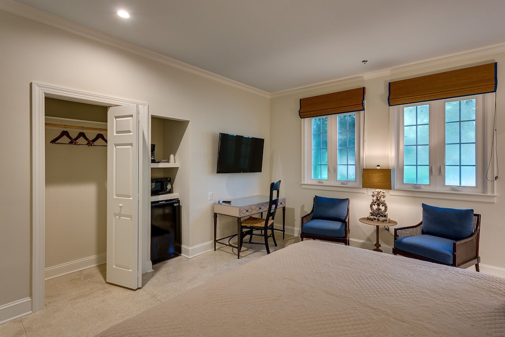 Azaleana Manor 18/48