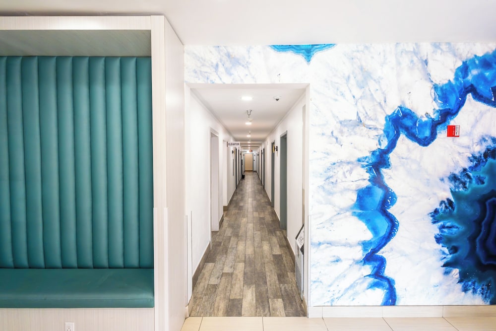 Urban Boutique Hotel 53/82
