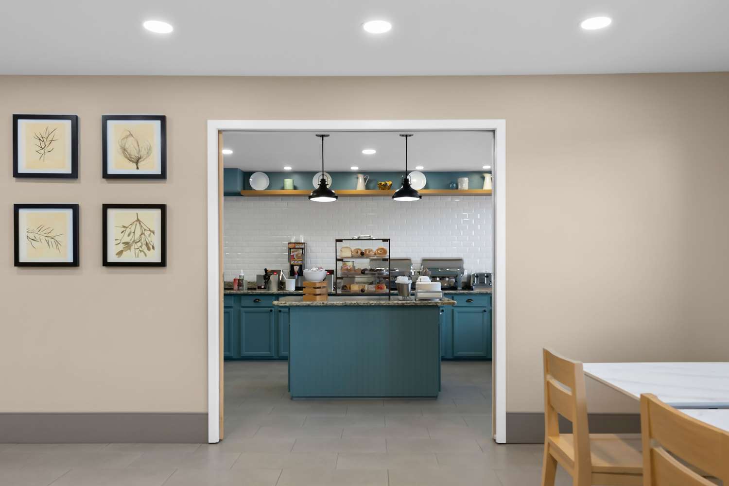 Country Inn and Suites by Radisson Coon Rapids MN 21/32