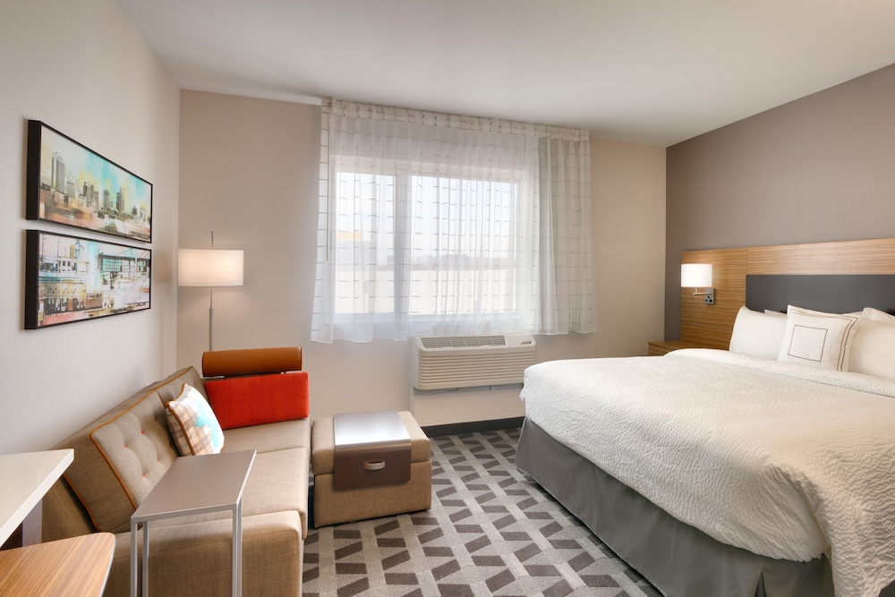 STUDIO, KING BED, SOFA, ACCESSIBLE