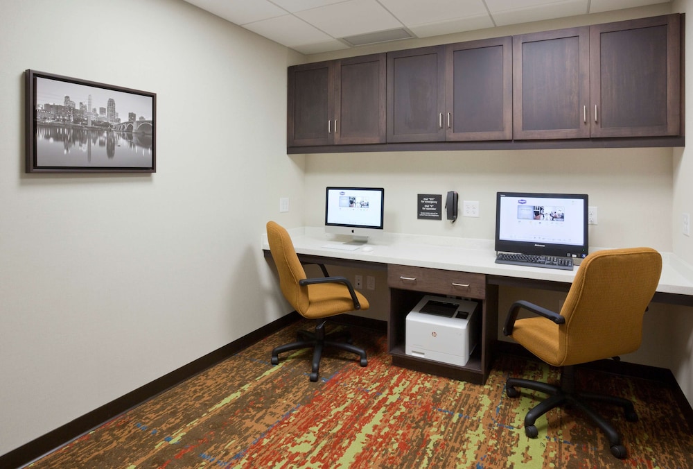 Hampton Inn Minneapolis Roseville 39/42