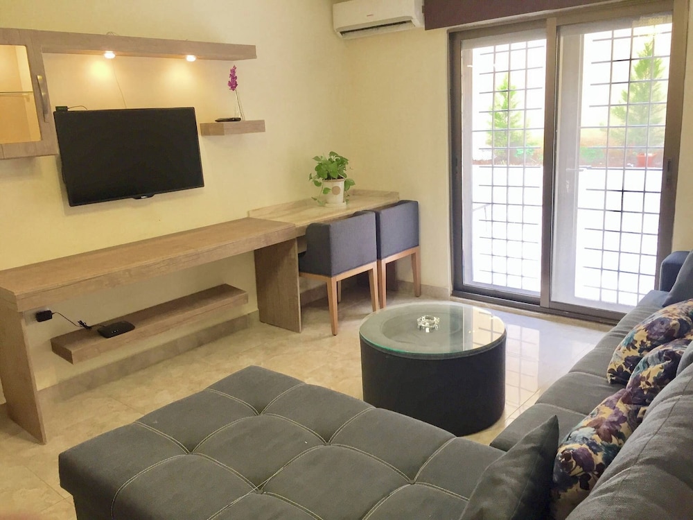 The Royal Luxury Apartments & studios 45/50