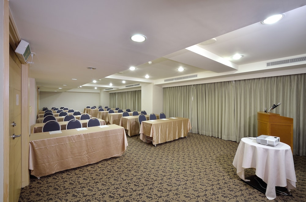 Hotel Regalees 20/43