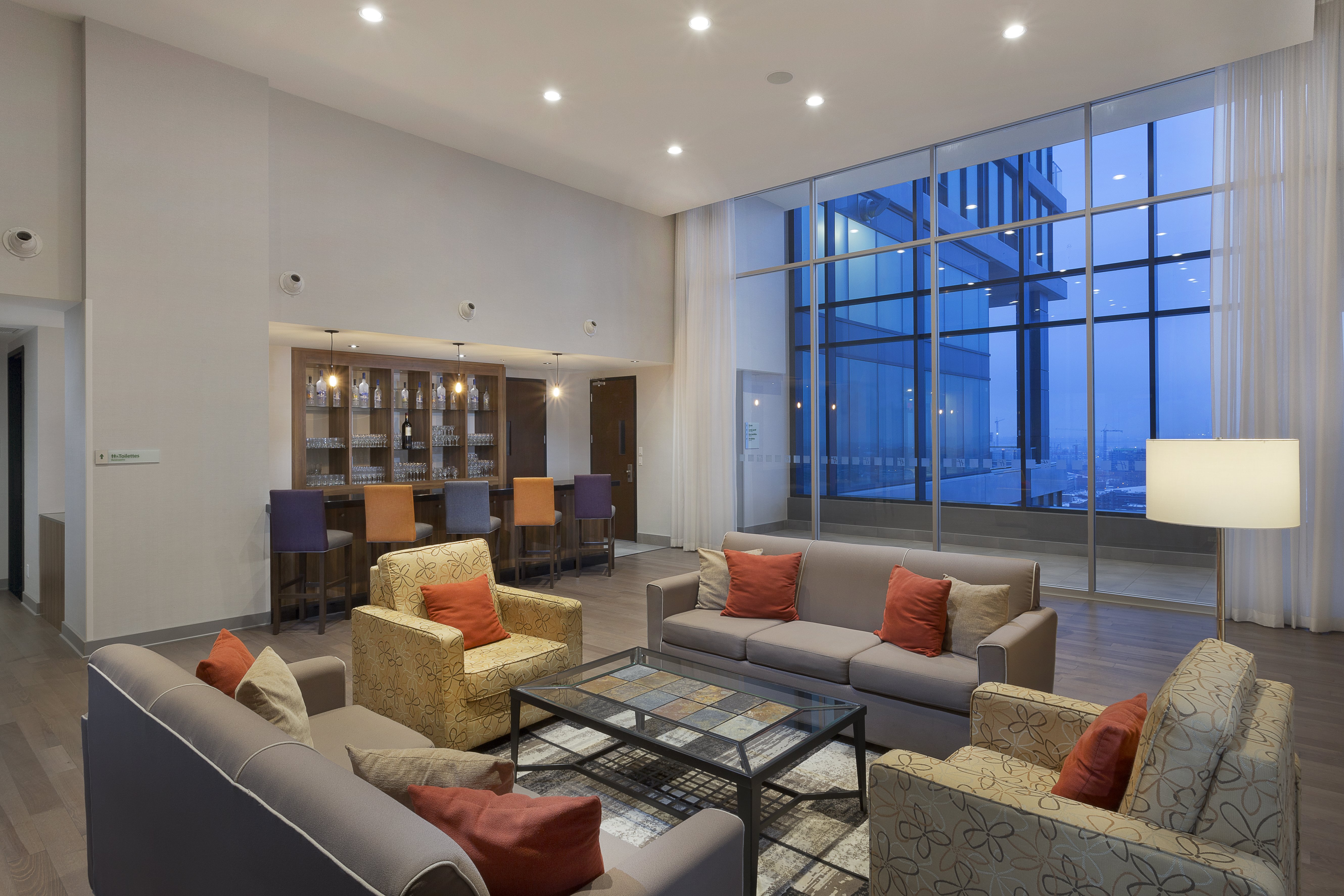 Holiday Inn Hotel Suites Montreal Centre Ville Ouest 46/78