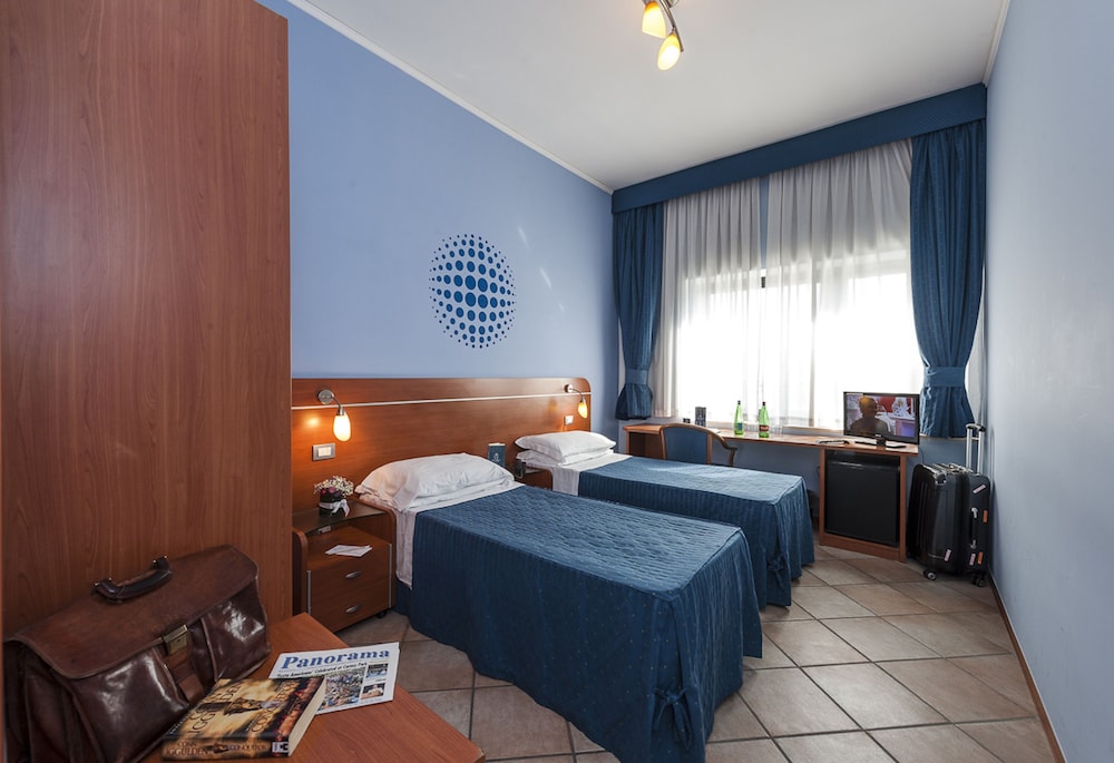 ROOM, SINGLE, DOUBLE BED