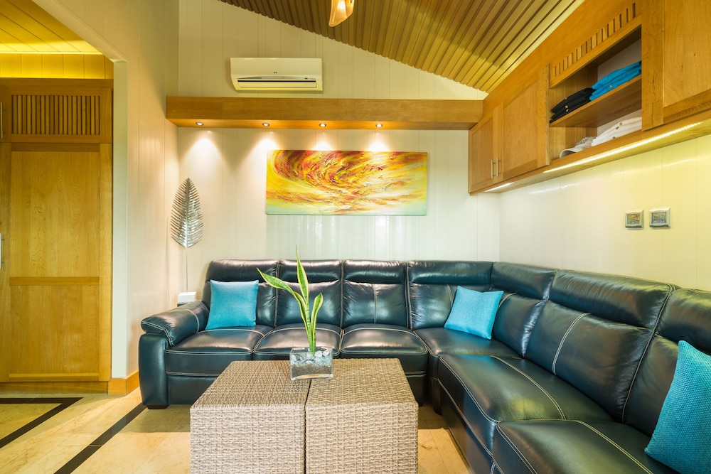 ONE ON MARLIN SPA RESORT 33/65
